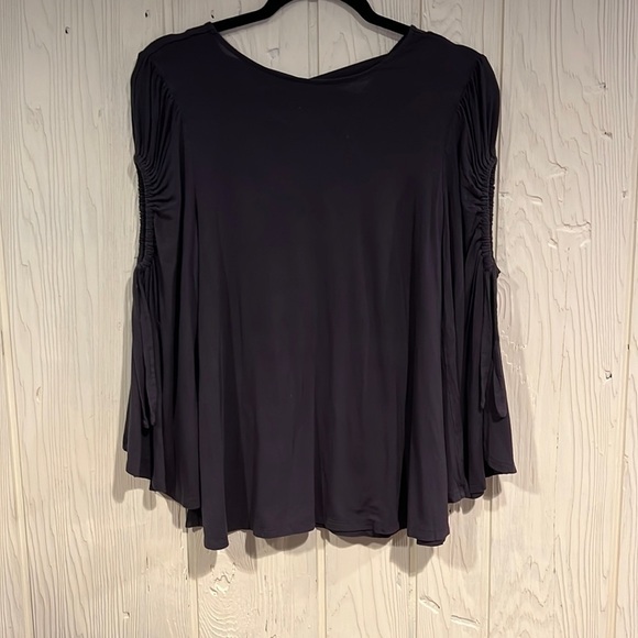Cupio Top with Bell Sleeves Size Medium - Picture 1 of 11